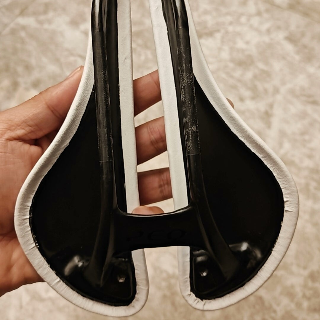 PAVEWAY Aeolus RSL Inspired Full Carbon Racing Saddle | Ultra-Light 140g Road Bike Saddle