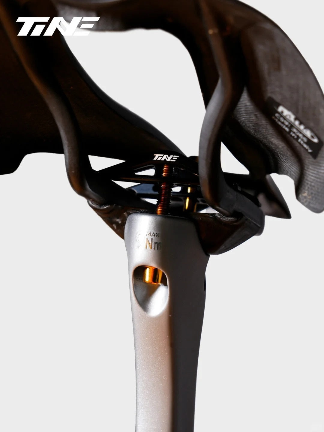 Kit de collier de selle ultraléger TiNE pour Pinarello F-Series / modèles 2025 22,1 g – Base en carbone + boulons en titane